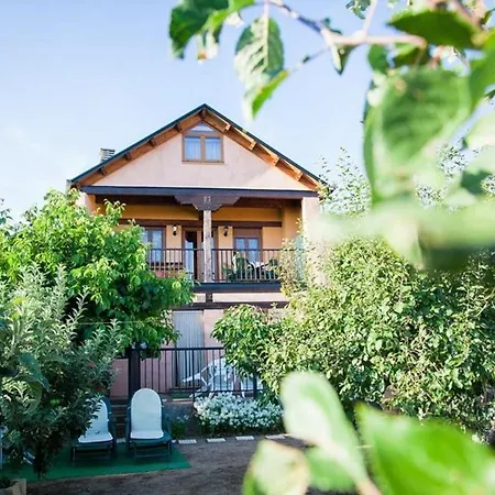 Cozy House In Tedejo, 130 Sqm, Peaceful Natural Surroundings בית נופש Tejedo