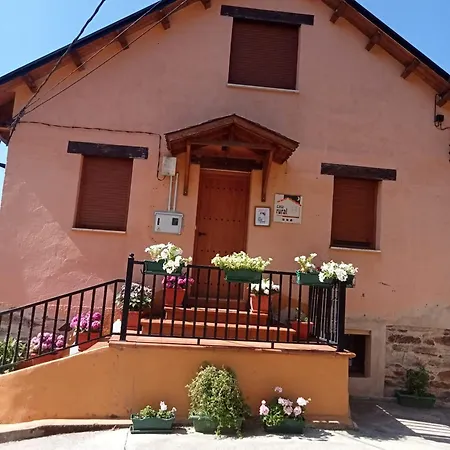 בית נופש Cozy House In Tedejo, 130 Sqm, Peaceful Natural Surroundings Tejedo