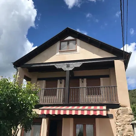 בית נופש Cozy House In Tedejo, 130 Sqm, Peaceful Natural Surroundings Tejedo